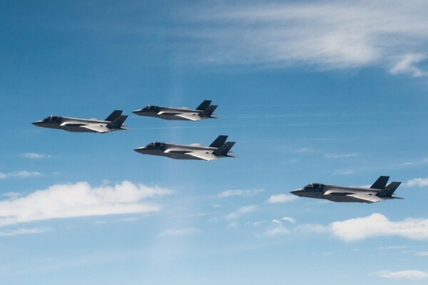 정부는 13일 제150회 방위사업추진위원회를 개최하고 약 3조7500억 원을 투입해 고성능 스텔스전투기 F-35A를 추가 확보하는 내용의 ‘F-X 2차 사업’을 심의 의결했다. [공군]