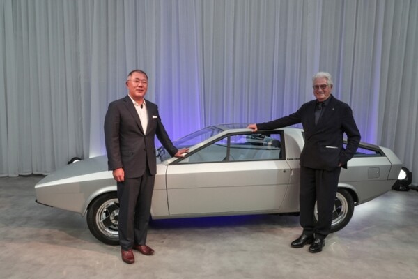 Hyundai Motor Group Chairman Euisun Chung (left) and Giorgetto Giugiaro, a legendary Italian designer, pose for a photo in front of the restored Pony Coupe concept car. [Hyundai Motor Group]