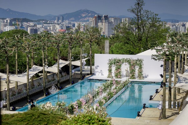 반얀트리 클럽 앤 스파 서울(Banyan Tree Club & Spa Seoul)은 서울 도심에서 이국적인 데스티네이션 웨딩을 경험할 수 있는 ‘오아시스 웨딩’을 제안한다. [반얀트리 서울 호텔]