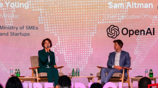 On the 9th, Sam Altman, OpenAI CEO (right), and Lee Young, Minister of the Ministry of SMEs and Startups, engage in a conversation at the 'K-Startup Meet Open AI' held at 63 Square in Yeouido, Seoul. [Ministry of SMEs and Startups]