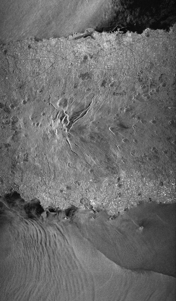 차세대소형위성 2호가 지난 7월 16일 관측한 레이다 영상. 제주도와 한라산 국립공원 일대를 볼 수 있다. [KAIST]