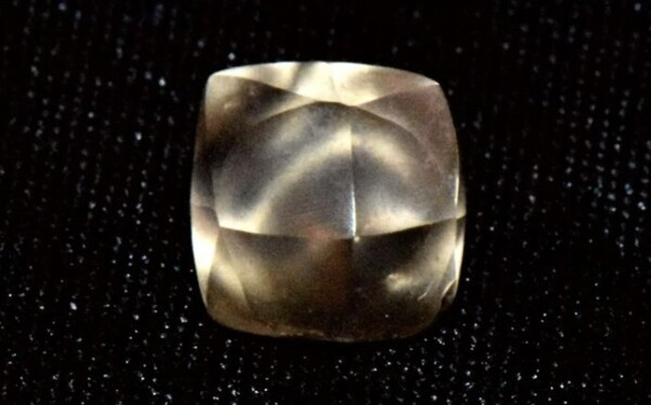 미 아칸소주 다이아몬드 분화구 주립공원에서 발견된 다이아몬드. [아칸소 주립공원(ARKANSAS STATE PARKS) SNS]