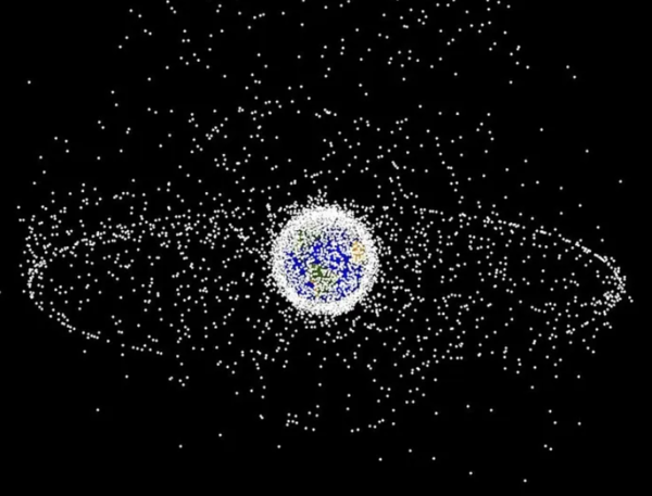 지구 궤도를 돌고 있는 우주 쓰레기를 시각화한 생성 이미지. [NASA]