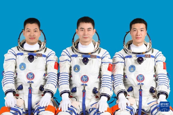 선저우 18호 유인우주선 우주비행사 (왼쪽부터) 리광쑤, 예광푸, 리충 [신화사]