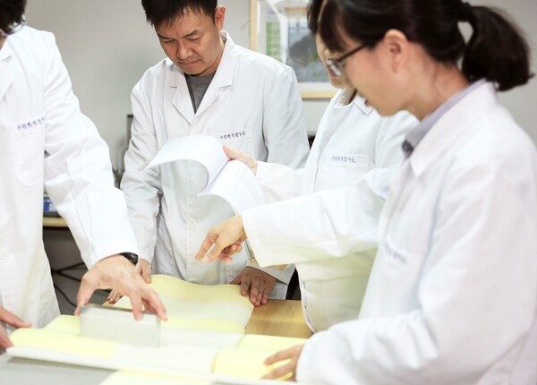 이브자리 수면환경연구소 조은자 부소장(오른쪽 첫번째) 및 책임연구원의 연구활동 모습 [이브자리]